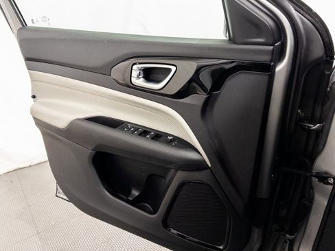 Used 2022 Jeep Compass Limited image 29