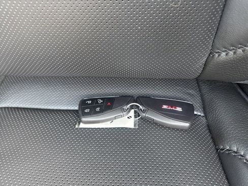 Used 2024 GMC Sierra 1500 Denali w/ Technology Package image 9