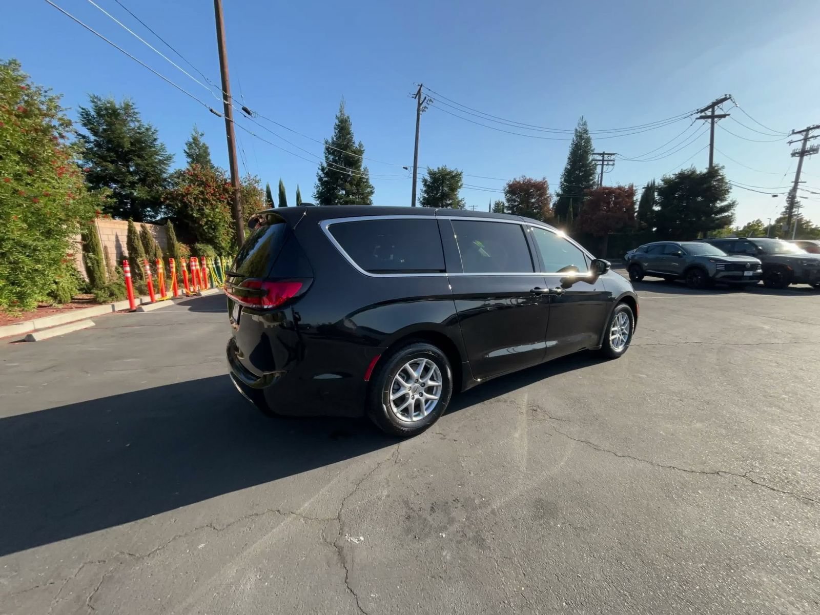 Used 2025 Chrysler Pacifica Select FWD image 14