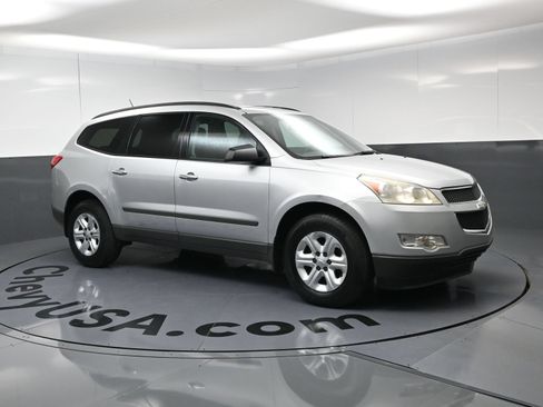 Used 2011 Chevrolet Traverse LS FWD image 2