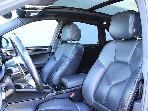 Used 2015 Porsche Macan S image 16