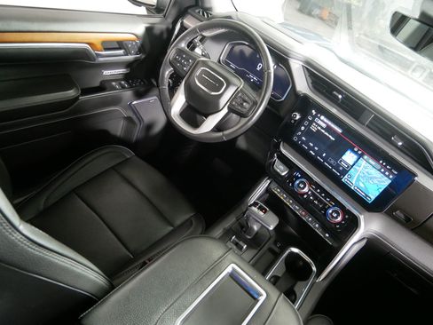 Certified 2022 GMC Sierra 1500 Denali w/ Denali Reserve Package AWD/4WD image 9
