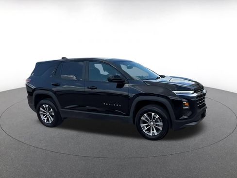 Used 2025 Chevrolet Equinox LT FWD image 2
