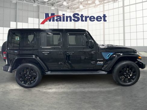 Used 2023 Jeep Wrangler Unlimited Sahara w/ Cold Weather Group AWD/4WD image 6