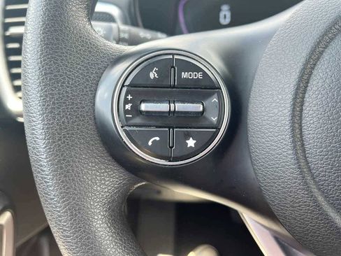Used 2024 Kia Soul LX w/ LX Technology Package FWD image 21