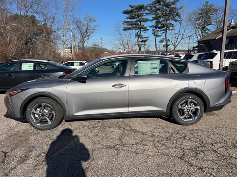 New 2025 Kia K4 LXS image 2