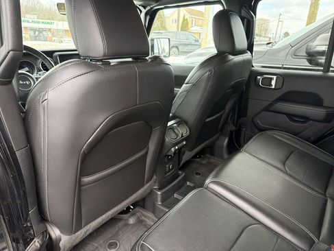 Used 2023 Jeep Wrangler Sahara w/ Cold Weather Group image 12