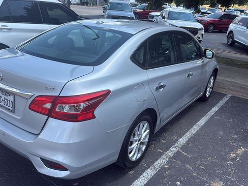 Used 2019 Nissan Sentra SV FWD image 2