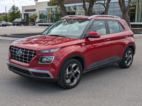 Used 2023 Hyundai Venue SEL image 4