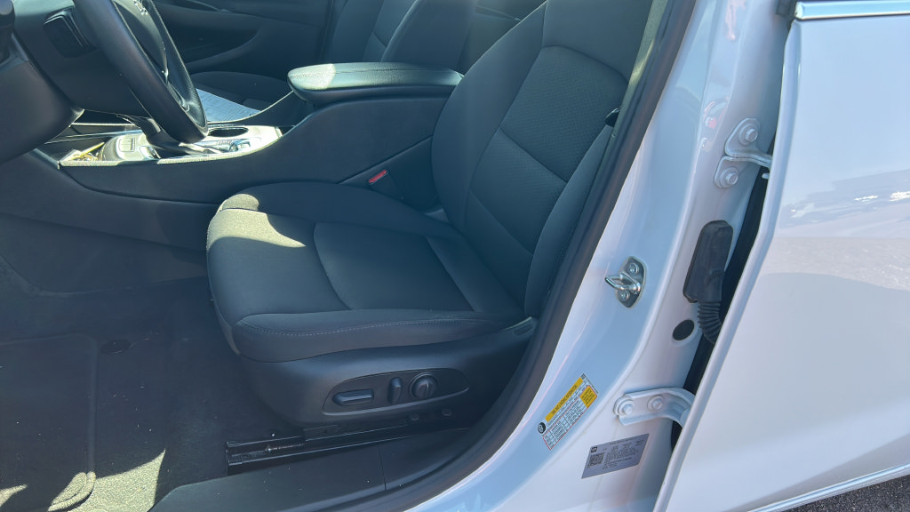 Used 2024 Chevrolet Malibu LT FWD image 9