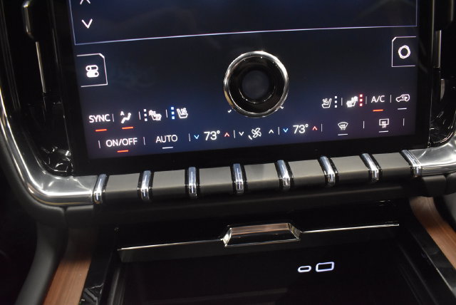 Used 2026 GMC Yukon Denali w/ Sun & Power Step Package AWD/4WD image 28