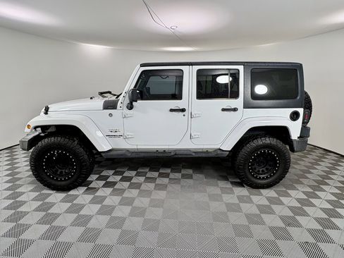 Used 2017 Jeep Wrangler Unlimited Sahara image 2