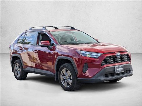 Used 2022 Toyota RAV4 XLE w/ Convenience Package AWD/4WD image 4