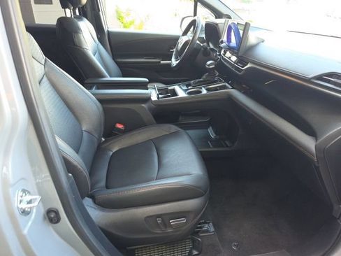 Used 2025 Toyota Sienna XLE Woodland Edition AWD/4WD image 10