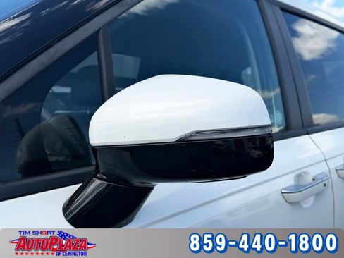 Used 2025 Kia Carnival FWD image 13