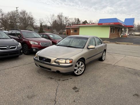 Used 2002 Volvo S60 2.4T image 2