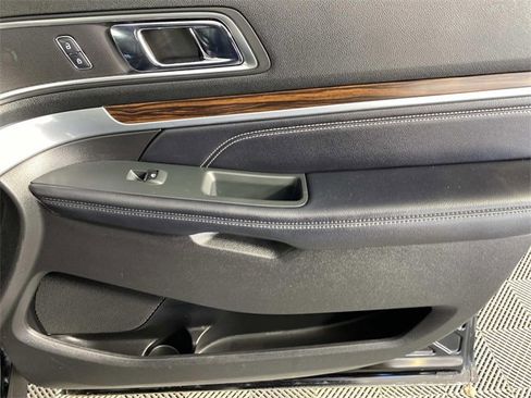Used 2018 Ford Explorer Limited image 27