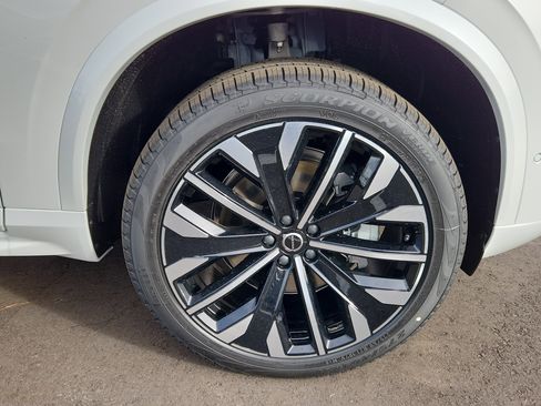 New 2026 Volvo XC90 B6 Ultra w/ Protection Package image 6