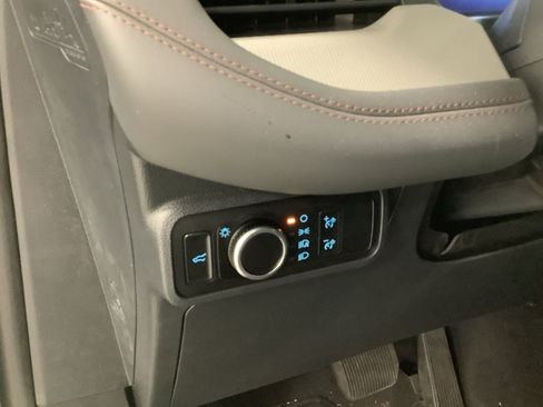 Used 2025 Ford Explorer Active RWD image 12