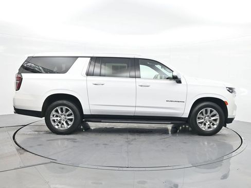 Used 2023 Chevrolet Suburban Premier image 4