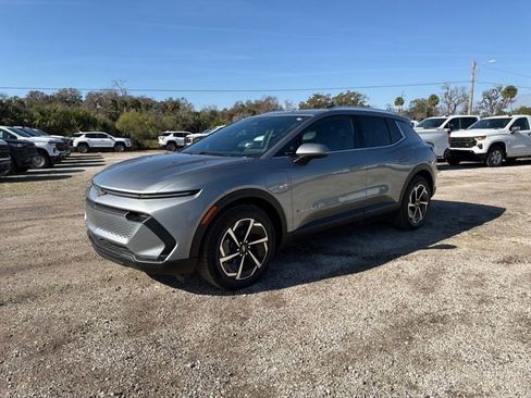New 2026 Chevrolet Equinox EV LT image 2