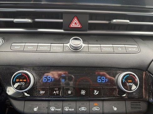 Used 2023 Hyundai Elantra SEL w/ Convenience Package image 12