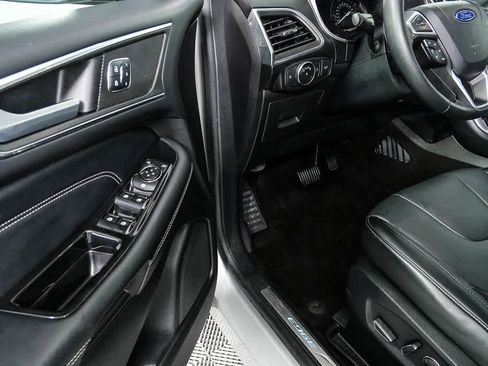 Used 2017 Ford Edge Titanium w/ Technology Package image 7