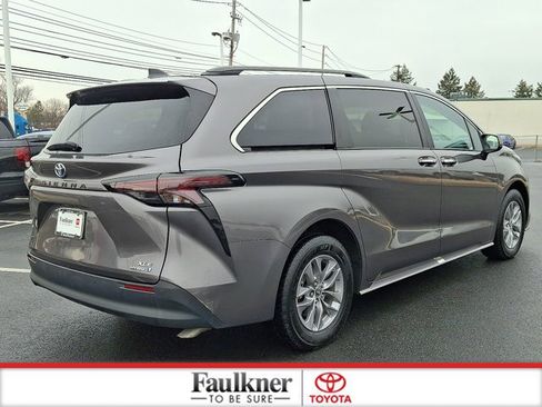 Certified 2024 Toyota Sienna XLE image 6