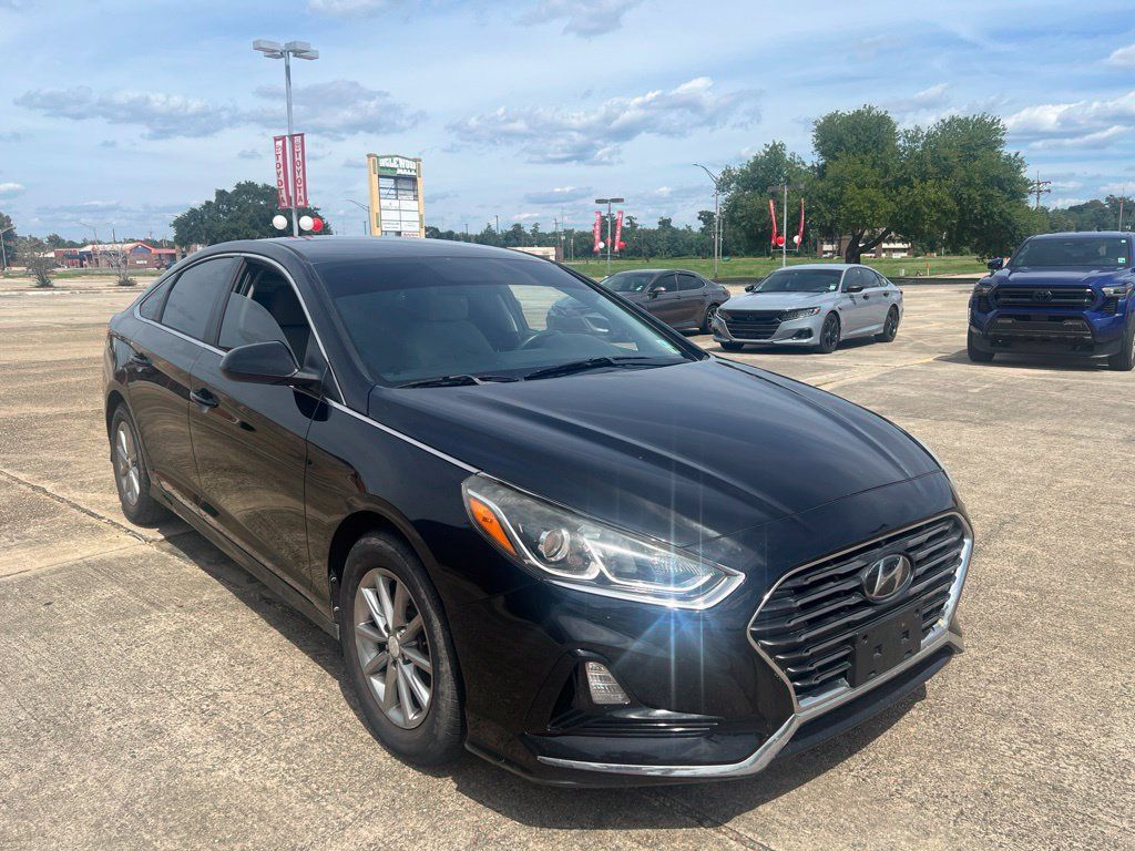 Used 2019 Hyundai Sonata SE FWD image 2
