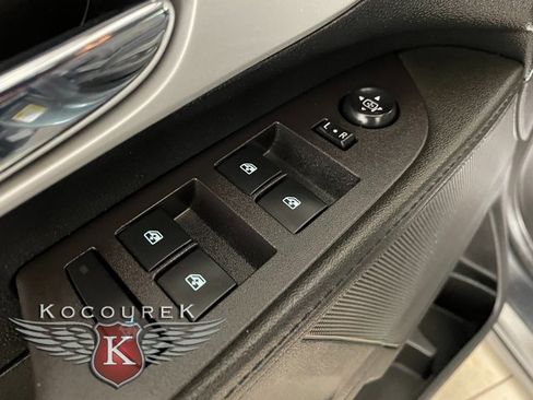 Used 2017 Chevrolet Equinox LT w/ Convenience Package image 19