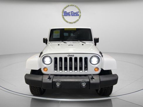 Used 2017 Jeep Wrangler Sahara w/ Connectivity Group image 7