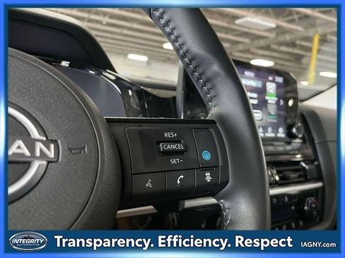 Used 2025 Nissan Pathfinder SL AWD/4WD image 23