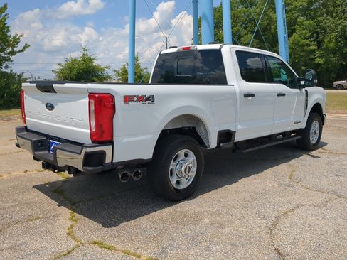 Certified 2025 Ford F250 XLT AWD/4WD image 3