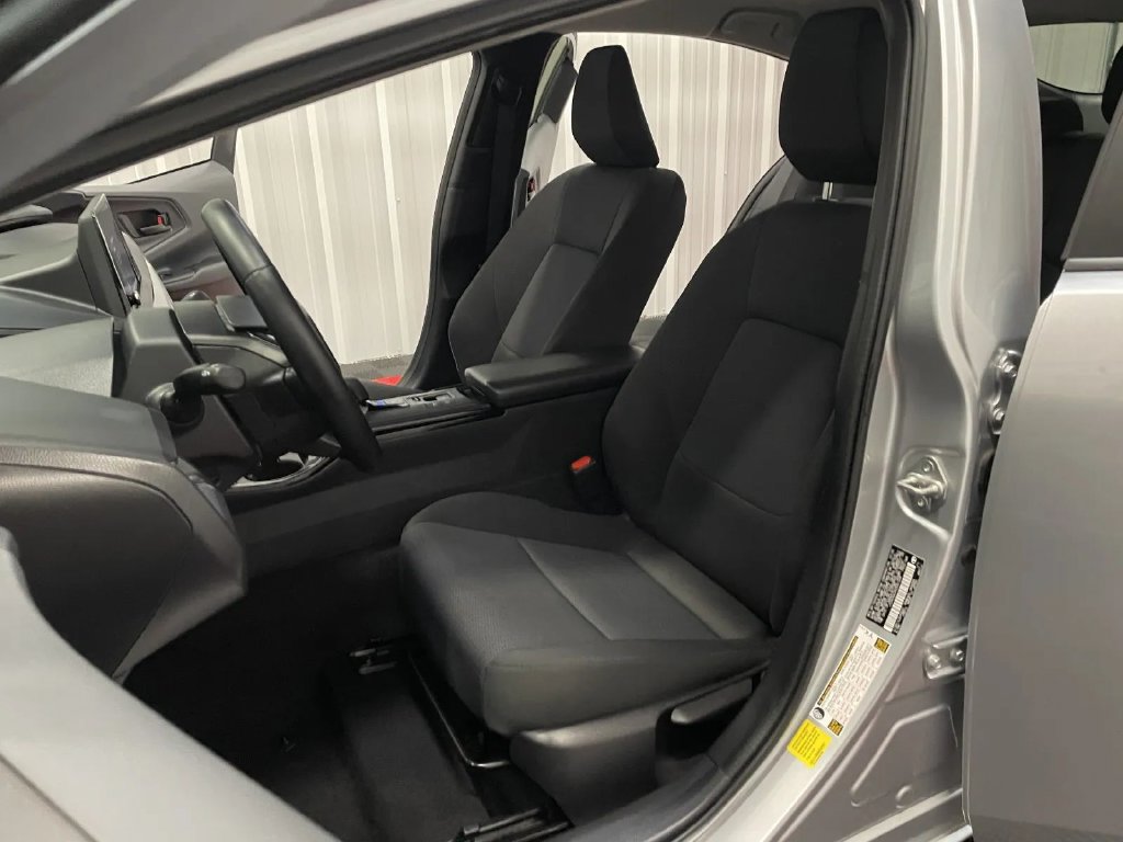 Used 2025 Toyota Prius LE FWD image 33
