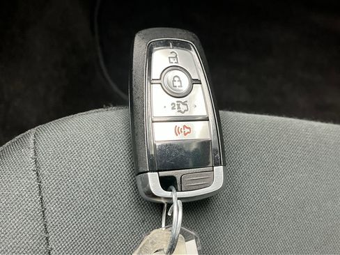 Used 2019 Ford Fusion SE FWD image 25