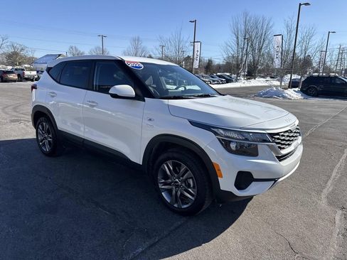 Used 2023 Kia Seltos LX image 9