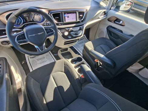 Used 2024 Chrysler Voyager LX FWD image 19