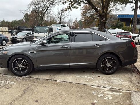Used 2016 Ford Taurus Limited image 4