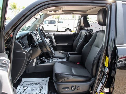 Used 2018 Toyota 4Runner SR5 Premium image 17