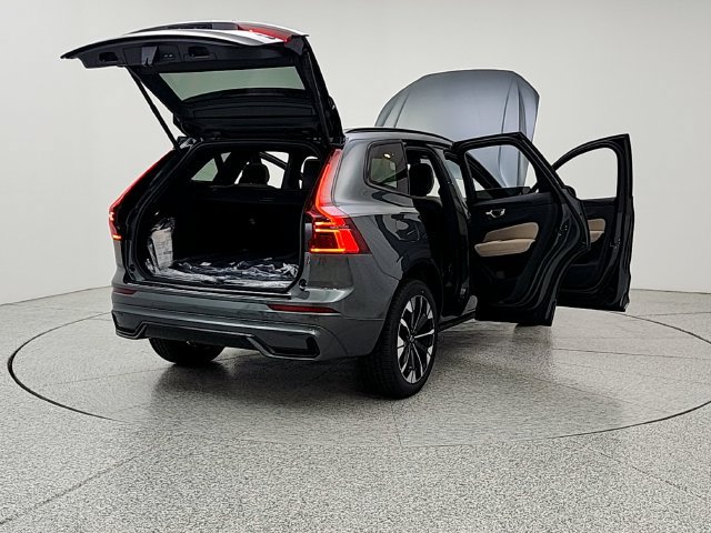 New 2027 Volvo XC60 B5 Plus AWD/4WD image 11