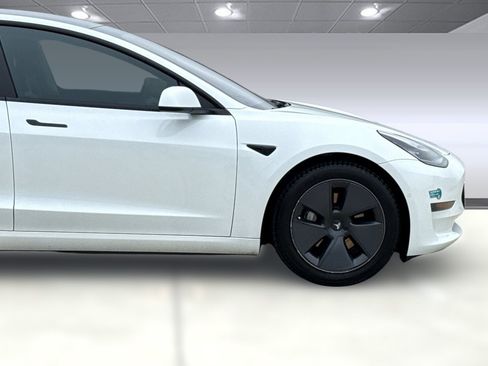 Used 2021 Tesla Model 3 Standard Range Plus RWD image 33