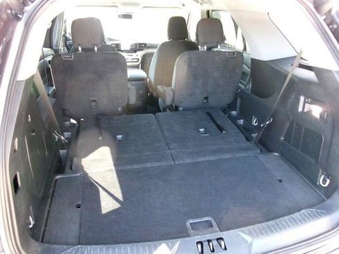 Used 2023 Ford Explorer XLT AWD/4WD image 27