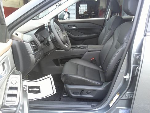 Used 2023 Nissan Rogue SV w/ SV Premium B Package AWD/4WD image 12