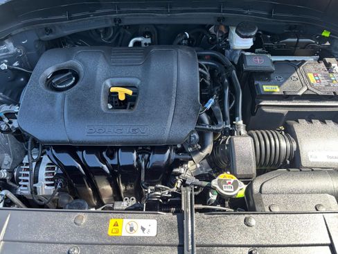 Used 2025 Kia Soul LX w/ LX Technology Package FWD image 32
