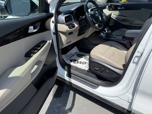Used 2019 Kia Sorento EX FWD image 17