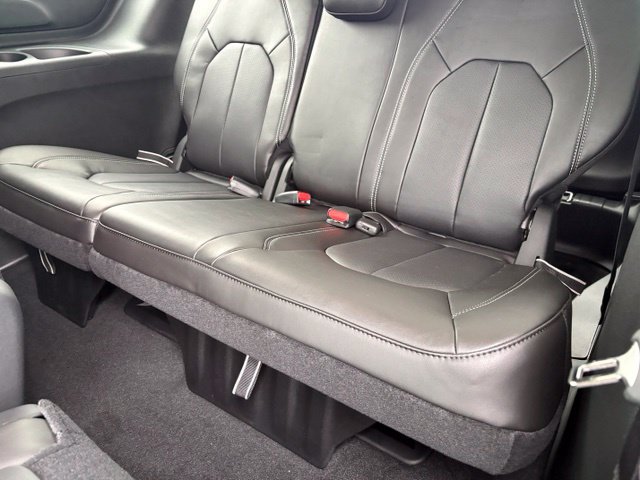 New 2027 Chrysler Pacifica Select FWD image 12