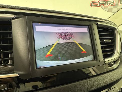 Used 2022 Chrysler Voyager LX FWD image 18