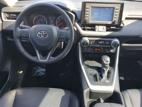 Used 2022 Toyota RAV4 XLE Premium image 14
