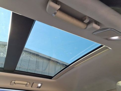 Used 2014 Land Rover Range Rover HSE image 13