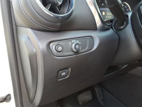 Used 2023 Chevrolet Blazer LT w/ Sound & Technology Package FWD image 7